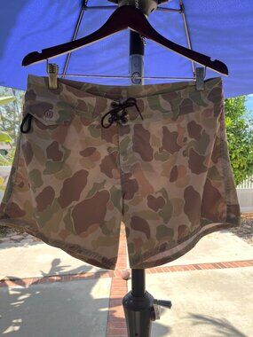 Birdwell Beach Britches Women’s Boardshorts Frogskin Camo Size 10